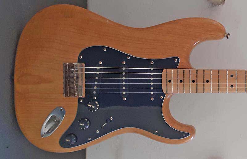 Hard tail Stratocaster in blonde